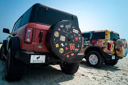Ford Bronco Storm Floral und Denim Chevron