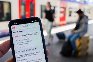 Nutzerinnen und Nutzer müssen sich ab 2029 auf einen deutlich höheren Preis beim Deutschlandticket einstellen. (Symbolbild)