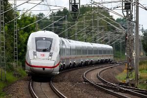 Ein Intercity Express ICE 4 - das jüngste Modell der Fernverkehrsflotte. Ältere, störungsanfällige Züge sollen hingegen ausgemustert werden. (Symbolbild)
