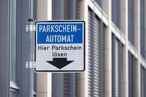 Die falschen QR-Codes werden auf Parkscheinautomaten geklebt. (Symbolbild) 