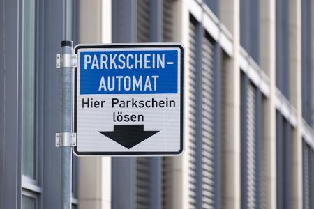 Die falschen QR-Codes werden auf Parkscheinautomaten geklebt. (Symbolbild) 