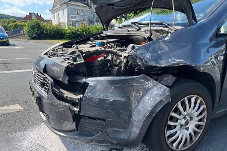 Bei einem Verkehrsunfall in Vorhalle am Donnerstagmorgen (26.06.2025) wurde unter anderem ein Fiat Punto erheblich beschädigt. Bei einem Verkehrsunfall in Vorhalle am Donnerstagmorgen (26.06.2025) wurde unter anderem ein Fiat Punto erheblich beschädigt.