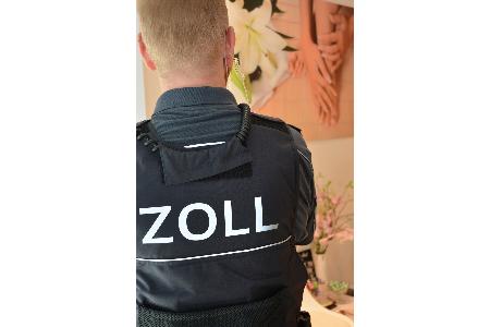 Erneut hat der Zoll einen illegal Beschäftigten in einem Nagelstudio angetroffen (Symbolbild). Erneut hat der Zoll einen illegal Beschäftigten in einem Nagelstudio angetroffen (Symbolbild).