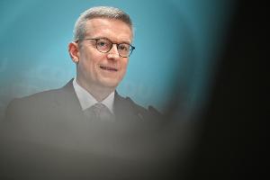 Digitalminister Wildberger hat sich dafür ausgesprochen, das europäische Digitalgesetz DSA konsequent durchzusetzen. (Archivbild)