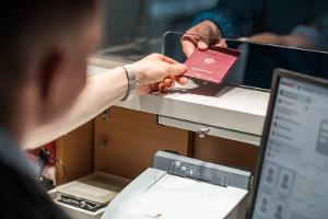 Grenzkontrolle am Flughafen Erfurt-Weimar durch die Bundespolizei