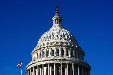 Die Förderbank KfW schätzt, dass die Staatsverschuldung der USA stärker steigen wird als bisher angenommen.