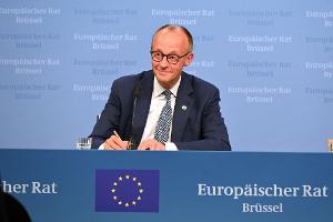 Hat sich "ausgesprochen wohl gefühlt": Bundeskanzler Friedrich Merz bei seinem ersten EU-Gipfel in Brüssel.