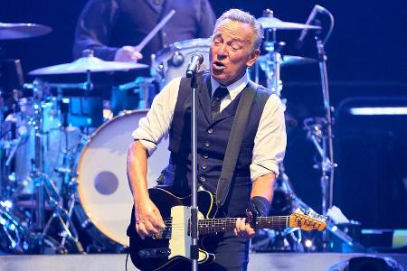 Bruce-Springsteen-Konzert in Gelsenkirchen: Drei Verletzte nach Unfall Bruce-Springsteen-Konzert in Gelsenkirchen: Drei Verletzte nach Unfall
