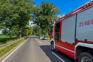 Ein Motorradfahrer verunfallte auf der B214 bei Eicklingen. Feuerwehr, Rettungsdienst und Polizei gemeinsam im Einsatz