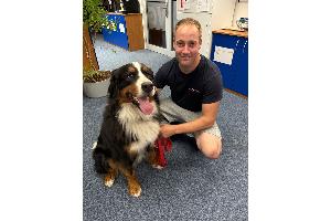 Glück im Unglück. der Hund wurde nach erfolgreicher Rettung auf der Feuerwache Böblingen versorgt.
