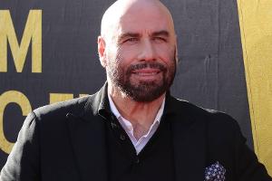 John Travolta: Star überrascht als Danny Zuko aus "Grease"