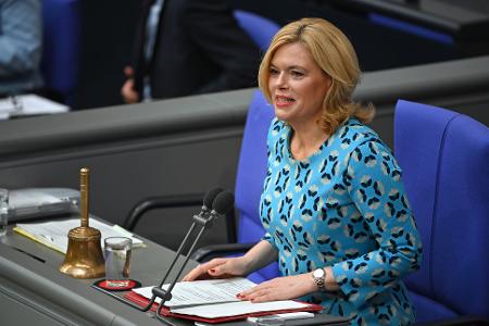 Bundestagspräsidentin Klöckner verweist auf die Verpflichtung zur Neutralität. (Archivbild) Bundestagspräsidentin Klöckner verweist auf die Verpflichtung zur Neutralität. (Archivbild)