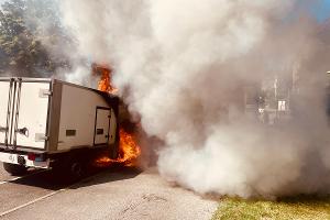 Blick auf das brennende Fahrzeug
Foto: Feuerwehr Essen