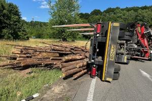 Verunfallter Sattelzug A62