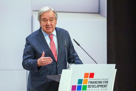 Guterres spricht sich für eine bedingungslose und sofortige Waffenruhe in der Ukraine aus. 