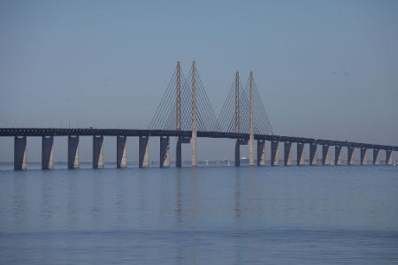 Verbindet seit 25 Jahren Dänemark und Schweden: die Öresundbrücke.