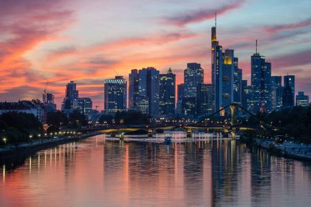 Finanzplatz Frankfurt: Die neue EU-Behörde soll von hier aus Geldwäsche in Europa bekämpfen (Archivbild) Finanzplatz Frankfurt: Die neue EU-Behörde soll von hier aus Geldwäsche in Europa bekämpfen (Archivbild)