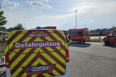 Die Feuerwehr an der Einsatzstelle Die Feuerwehr an der Einsatzstelle
