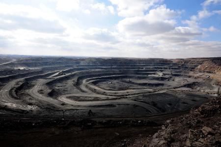 Wichtige Metalle, die etwa hier in der Bayan-Obo-Mine für seltene Erden in der Inneren Mongolei abgebaut werden, braucht auch die deutsche Industrie - etwa für Sensoren oder Elektromotoren. (Archivbild) 