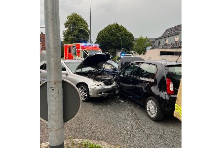 Unfall in Herne mit vier beteiligten Fahrzeugen Unfall in Herne mit vier beteiligten Fahrzeugen
