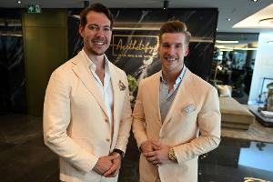 Die Verbraucherzentrale klagt gegen das Unternehmen Aesthetify von "Dr. Rick und Dr. Nick".