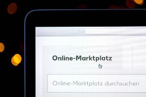 Viele Menschen in Deutschland kaufen inzwischen häufiger im Internet ein als im Geschäft.