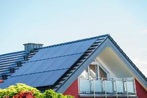 Immer mehr Haushalte in Deutschland setzen auf Sonnenenergie zur Stromerzeugung. 