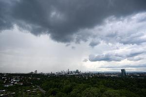Regen zieht ab Sonntag in Deutschland auf. (Archivbild)