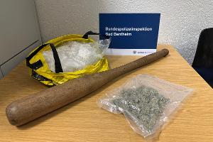 Neben rund zwei Kilo Amphetamin wurden auch noch 60 Gramm Marihuana sowie ein Baseballschläger sichergestellt / Foto: Bundespolizei