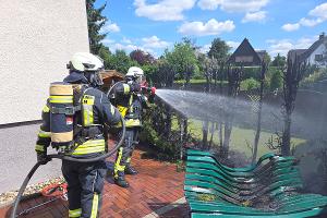 Mittels Schnellangriff löschte die Feuerwehr das Feuer.