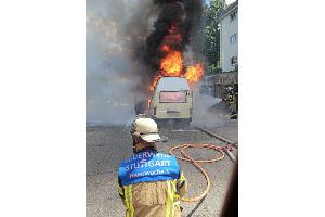 Wohnmobil in Vollbrand | Feuerwehr Stuttgart