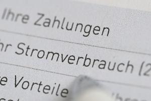 Die Kritik am Beschluss der Bundesregierung, die Stromsteuer nicht für alle Bürger und kleine Firmen zu senken, sorgt für Verärgerung.