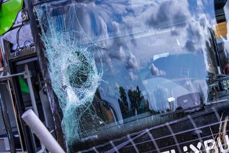 Zwei Busfahrer waren laut Polizei an Bord.