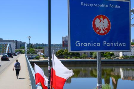 Ab Montag will Polen auch an diesem Grenzübergang Einreisende aus Deutschland kontrollieren. (Archivbild) 