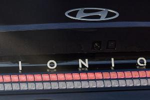 Hyundai Ioniq Schriftzug