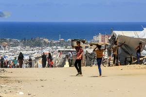 Menschen im Gazastreifen hoffen auf eine Waffenruhe.