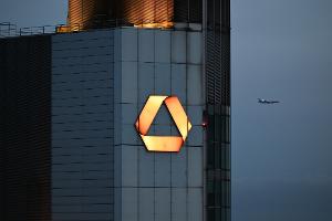 Die Commerzbank wehrt sich seit Monaten gegen Übernahmeambitionen der Unicredit. (Archivbild)