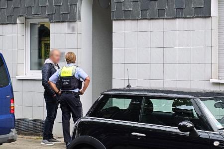 Insgesamt fanden Maßnahmen zeitgleich in sechs Objekten in den Städten Essen, Dortmund, Düsseldorf und Soest statt, wie die Generalstaatsanwaltschaft Düsseldorf und die Polizei Essen mitteilten. 