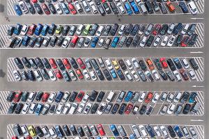 2021 bis 2024 hatten die Einnahmen der Kfz-Versicherer nicht ausgereicht, um die Aufwendungen für Schäden, Verwaltung und Vertrieb zu decken. (Symbolbild)