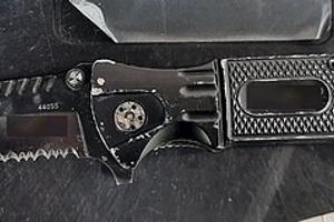 Ein durch die Bundespolizei beschlagnahmtes Einhandmesser
