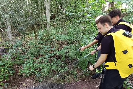 Die Fläche wurde mit der Unterstützung von Löschrucksäcken abgelöscht