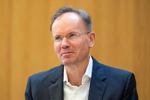 Ex-Vorstandschef Braun steht im Zentrum des Prozesses.