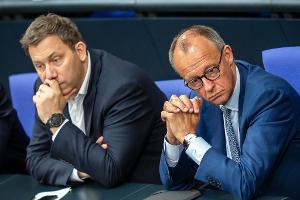 Für die Spitzen der schwarz-roten Koalition ist die Vertagung eine Schlappe.