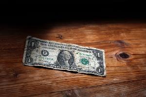 Der Dollar ist globale Reservewährung. Doch die schnell steigende Staatsverschuldung weckt Zweifel an der finanziellen Stabilität der USA.
