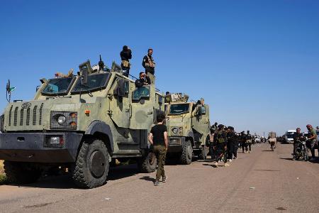 Das Verteidigungsministerium schickte Militäreinheiten, um die Gewalt zu beenden. 