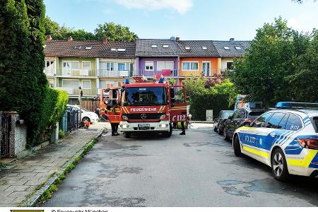 Ein Hilfeleistungslöschfahrzeug im Einsatz. Ein Hilfeleistungslöschfahrzeug im Einsatz.