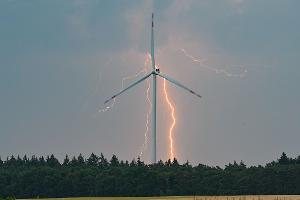 Gewitter treten in den kommenden Tagen in Deutschland immer wieder mal auf. (Archivbild)