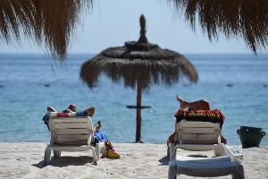 So schön, oder? Wer wenigstens zwischendurch die Hände vom Smartphone lässt, Ferienmomente nicht nur durch die Linse erlebt und via Bildschirm teilt, hat länger was vom Urlaub. 