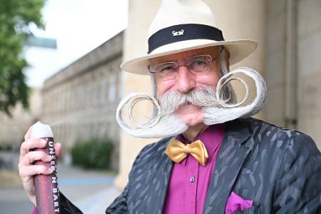30 Minuten am Tag investiert der 68-Jährige in sein Bart-Styling.