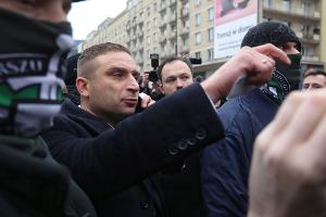Gegen den polnischen Rechtsaktivisten Robert Bakiewicz gab es ein Urteil wegen Nötigung. (Archivbild)